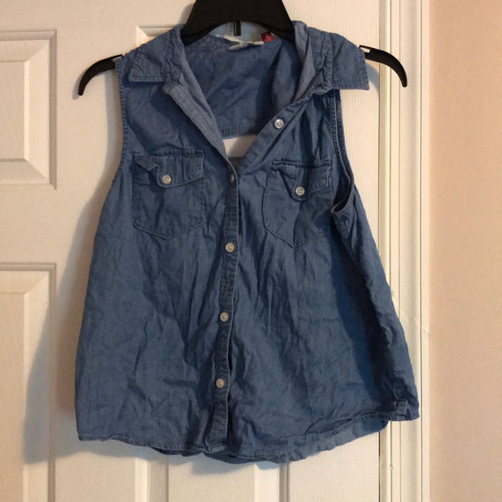 Blue bottom up tank